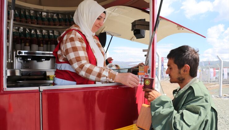 Konteyner Kentteki Depremzedelere Günlük 2 Bin Bardak Kahve İkram Ediliyor