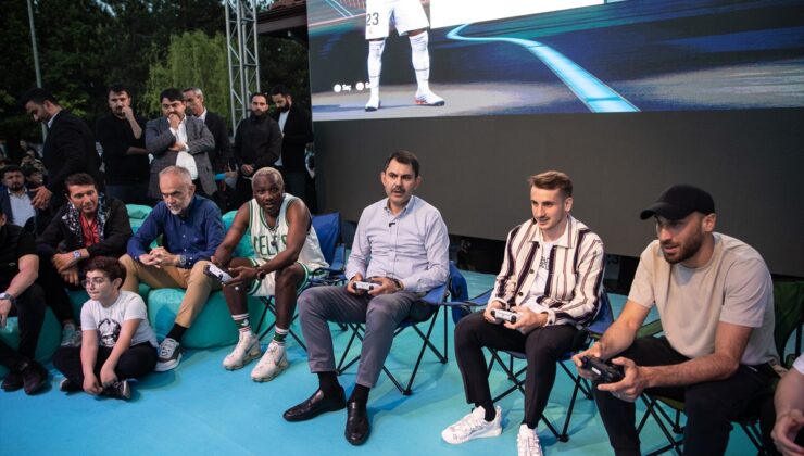 Çevre, Şehircilik Ve İklim Değişikliği Bakanı Kurum, E-Spor Festivali’ne Katıldı