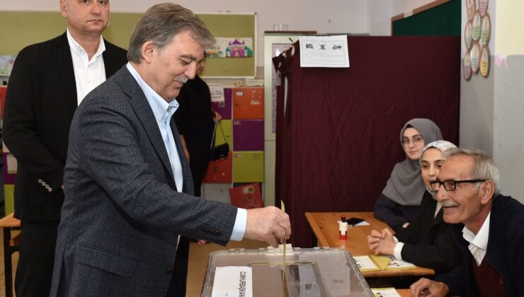 11. Cumhurbaşkanı Abdullah Gül, İstanbul’da Oyunu Kullandı
