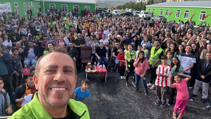 Haluk Levent, “12 Okul Teslim Edildi”
