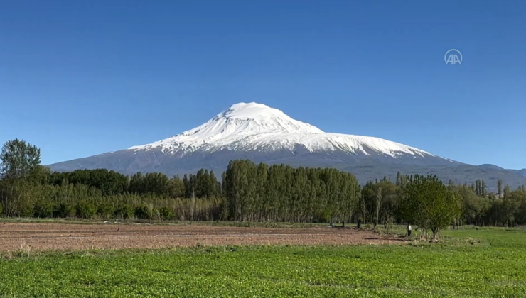 Ağrı Dağı’na Kar Yağdı
