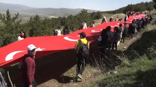 Gençler 11 Kilometrelik Bayrak Yürüyüşü Gerçekleştirdi