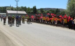 100. Yıl Cumhuriyet Bisiklet Turu’na Katılan Sporcular Tokat’tan Geçti