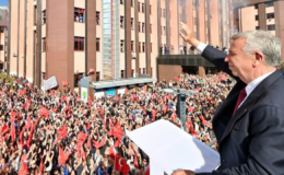 Zafer Mitinginde, Dikkatleri Üzerine Çekti!