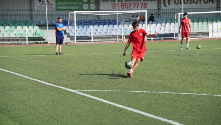 Başkan Sarıkurt Genç Futbolculara Moral Verdi