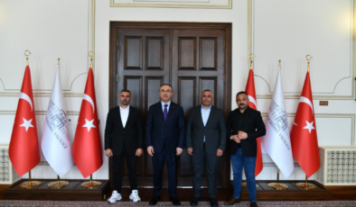 Vali Soytürk Dernek Başkanını Makamında Ağırladı!