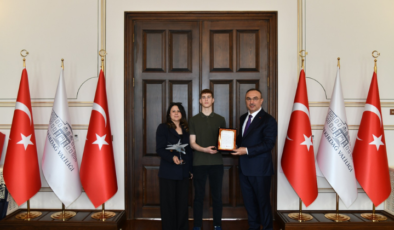 Vali Soytürk Öğrencileri Tebrik Etti!