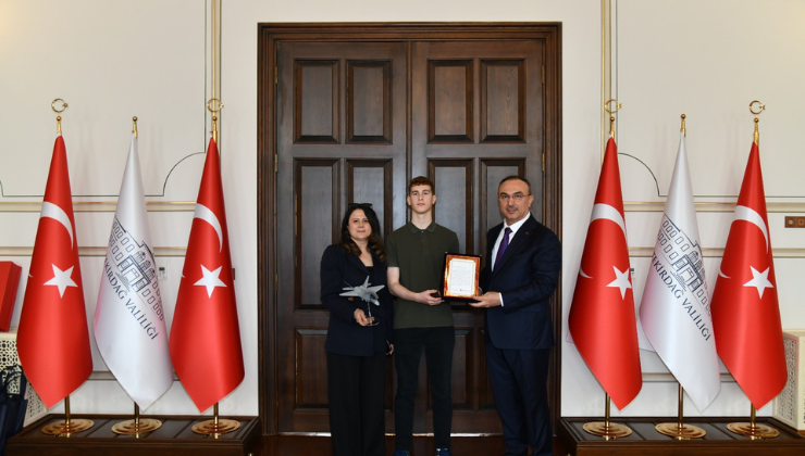 Vali Soytürk Öğrencileri Tebrik Etti!