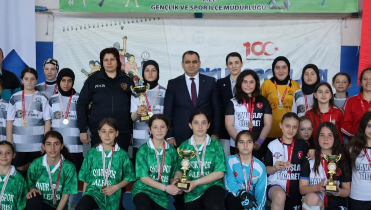 Kız Futsal Turnuvası Vize Kapalı Spor Salonu’nda Gerçekleştirildi!