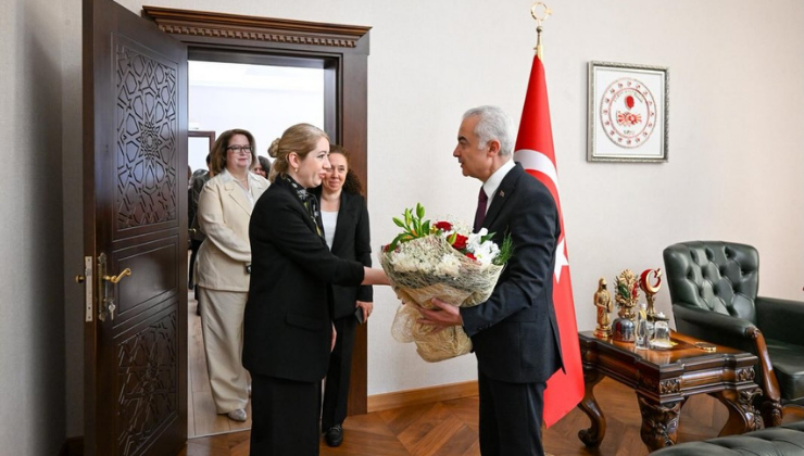 Vali Turan Dünya Hemşireler Gününü Kutladı!