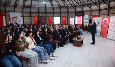 Rektör Hatipler Tarih ve Medeniyet Üzerine Bir Ders Verdi!
