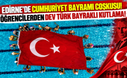 Edirne’de Cumhuriyet Bayramı Coşkusu! Öğrencilerden Dev Türk Bayrağı!