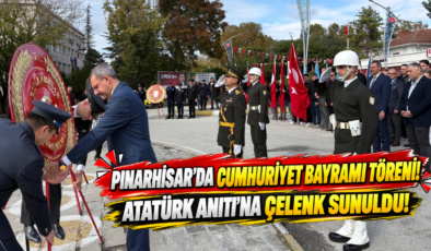 Pınarhisar’da Cumhuriyet Bayramı Töreni! Atatürk Anıtı’na Çelenk Sunuldu!